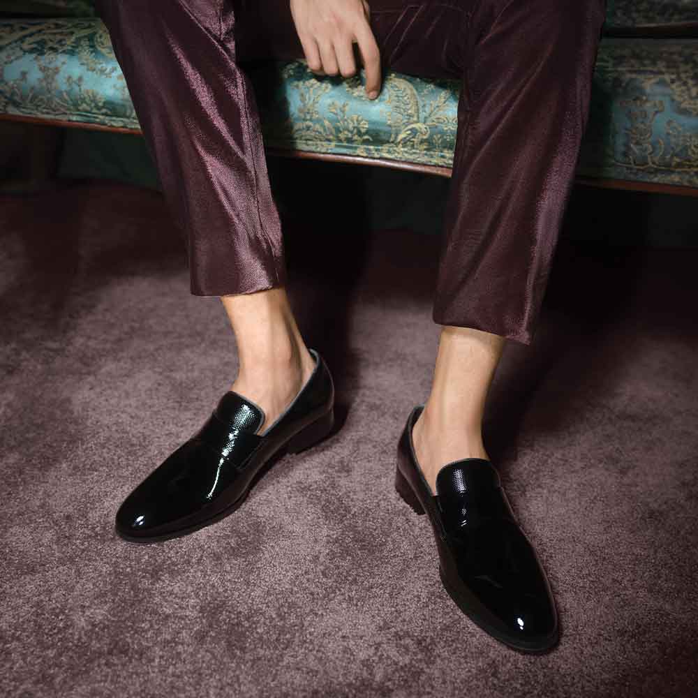 Doncaster Men's Black Loafers image number 0